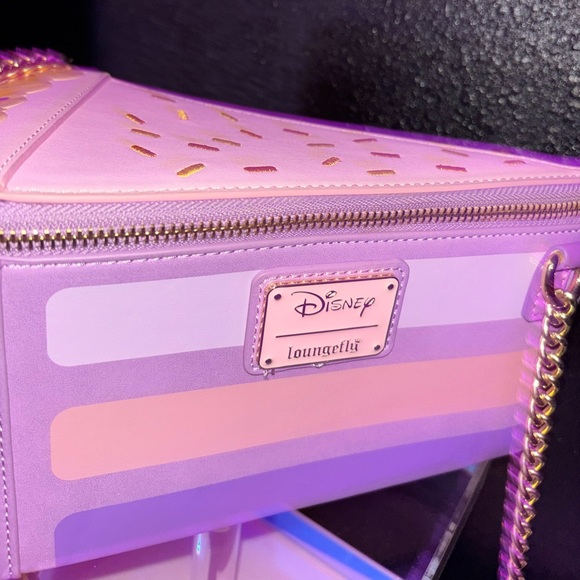 Disney Rapunzel Loungefly Cake crossbody bag - Picture 2 of 5